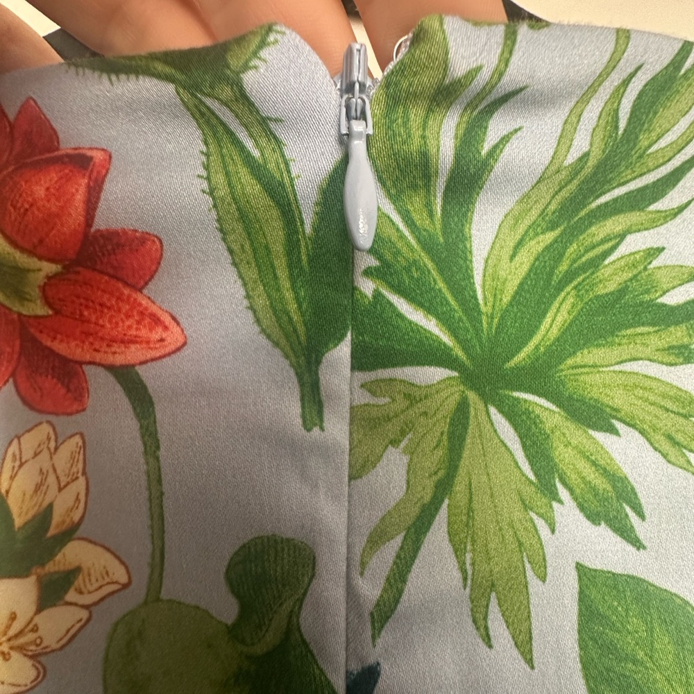 TUCKERNUCK Blooming Botanical Ginger
Floral Maxi Dress Sz Medium - Picture 10 of 10